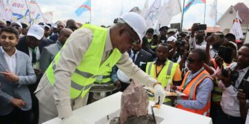 Mbujimayi : Peter Kazadi lance les travaux de construction et équipement de l&rsquo;aérogare Passagers de l&rsquo;aéroport international de Bipemba