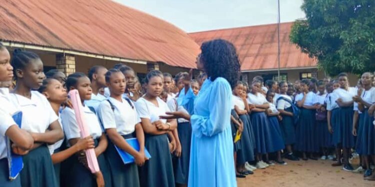 Kasai-oriental: Les élèves des Lycées Muanjadi et Musungula sensibilisés sur l’usage du numérique par l’ACOFEPE