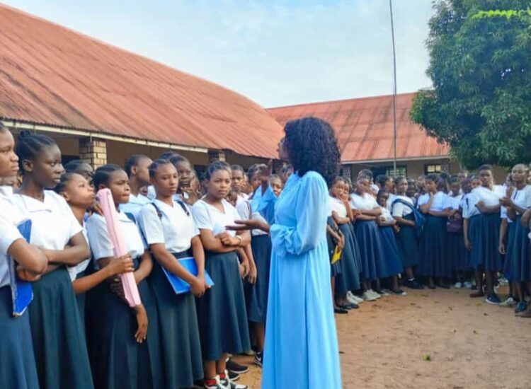 Kasai-oriental: Les élèves des Lycées Muanjadi et Musungula sensibilisés sur l&rsquo;usage du numérique par l&rsquo;ACOFEPE