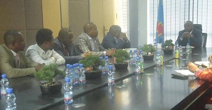 Kasaï-oriental : le Gouverneur Mathias Kabeya plaide auprès du ministre des ITPR pour les travaux sur la nationale N°1