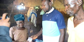 Mbujimayi : l&rsquo;Asbl Vision Guylain Musangu assiste les sinistrés des pluies diluviennes à Bipemba