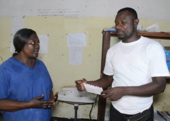 Mbujimayi : Guylain Musangu paie la facture de maternité de 44 femmes à Lukelenge