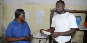 Mbujimayi : Guylain Musangu paie la facture de maternité de 44 femmes à Lukelenge