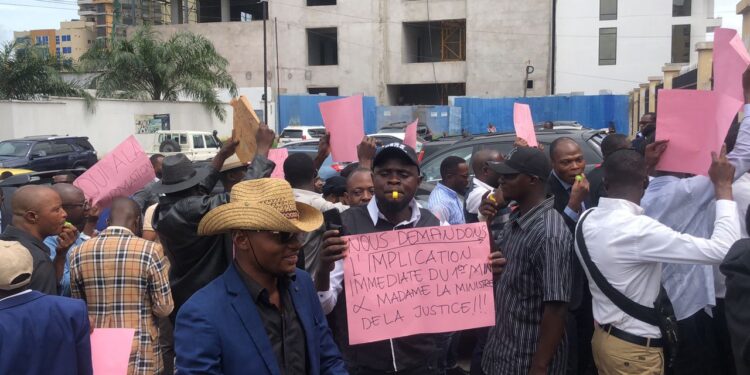 RDC – Justice : Abandonné à leur triste sort depuis 5 mois à Kinshasa, les candidats magistrats ont protesté
