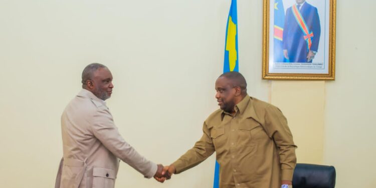 Kasaï-Oriental: l&rsquo;évolution des projets présidentiels au coeur des échanges entre le gouverneur Mathias Kabeya et le chargé des missions du chef de l&rsquo;État pour le grand Kasaï