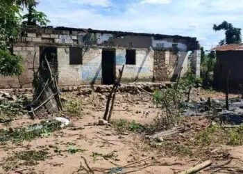 Kasaï-Oriental : Un officier de la PNC brûlé par la population au village Kamba Lubadi