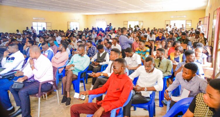 UOM : au cours d’une conférence, Maitre Hilaire Ntendayi déplore « les insuffisances du code du numérique congolais » 