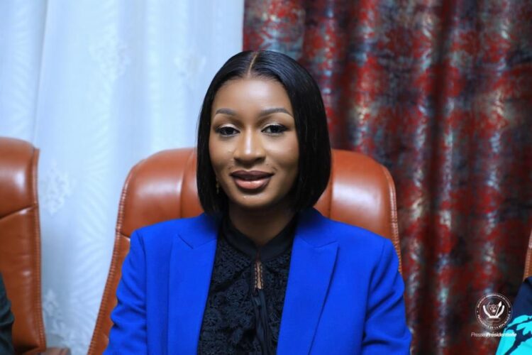 RDC: soupçonnée par les internautes d&rsquo;être enceinte d&rsquo;un de ses collègues, la vice-ministre de l&rsquo;EPST appelle au respect de sa vie privée