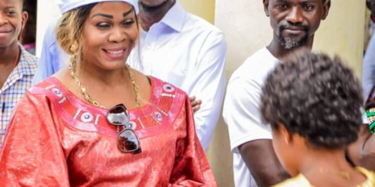 Mbujimayi: Exetat 2023, Jimmy Mpanda prend en charge les frais de participation d&rsquo;une centaine d&rsquo;élèves filles en difficulté