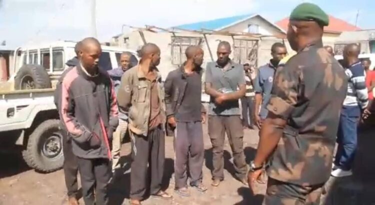 Nord-Kivu : l&rsquo;armée présente une dizaine de miliciens M23 capturés à Masisi