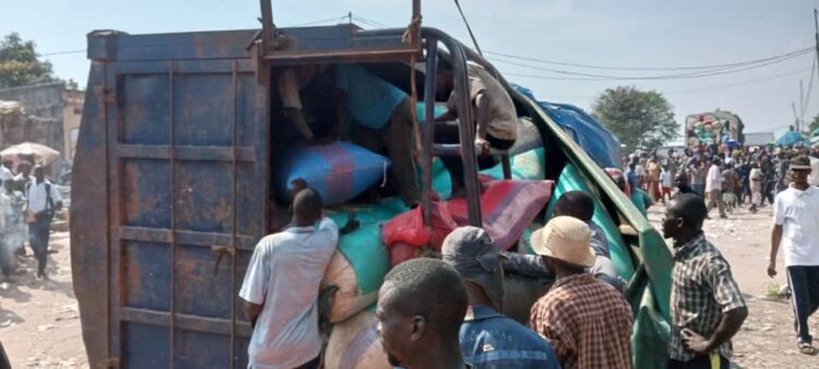 Mbujimayi: un camion transportant du maïs s&rsquo;est renversé sans faire de victime