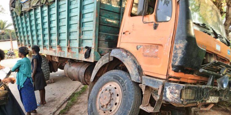Mbujimayi: deux accidents impliquant deux camions font un mort