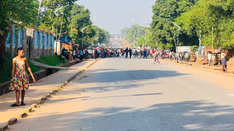 Drame à Mbujimayi : Une femme brûlée vive après avoir tué l&rsquo;enfant de son bailleur