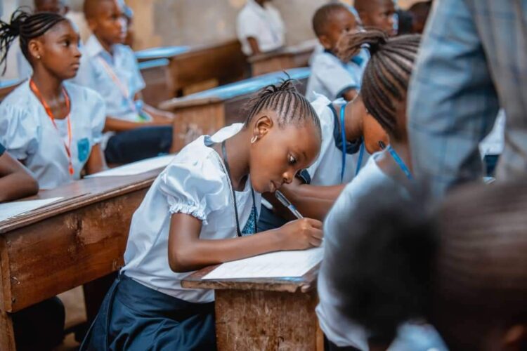 RDC : plus de deux millions d&rsquo;élèves finalistes du primaire prennent part à l&rsquo;ENAFEP