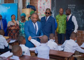 Kasaï-Oriental: EPST, le gouverneur Mathias Kabeya donne le coup d&rsquo;envoi du TENASOSP