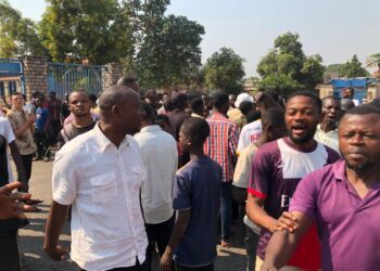 Mbujimayi: manifestation à l’assemblée provinciale, des militants de l’UDPS dénoncent le projet de destitution du président du bureau