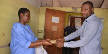 Mbujimayi: programme de Maternité gratuite, Guylain musangu redonne à nouveau le sourire aux femmes de Lukelenge