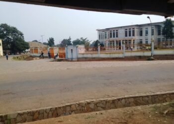 Crise institutionnelle au Kasaï-Oriental : le gouvernorat scellé, Peter Kazadi cité