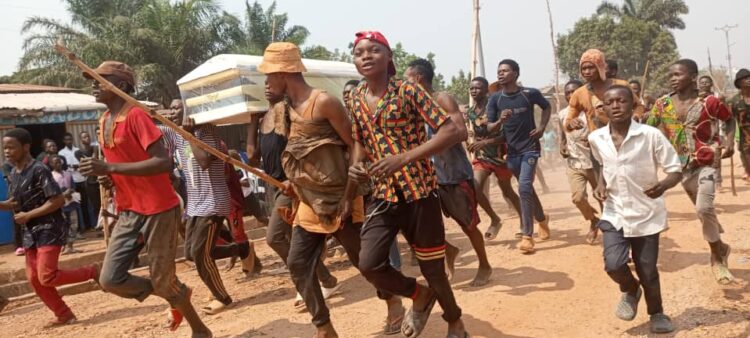 Kasaï-Oriental: les compagnons  d&rsquo;un creuseur artisanal de diamant mort dans un puits s&rsquo;en prennent aux biens d&rsquo;autrui