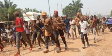 Kasaï-Oriental: les compagnons  d&rsquo;un creuseur artisanal de diamant mort dans un puits s&rsquo;en prennent aux biens d&rsquo;autrui