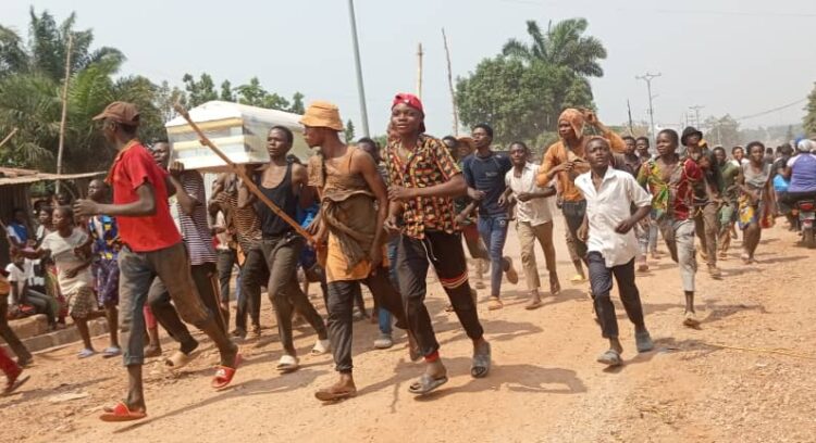 Kasaï-Oriental: les compagnons  d&rsquo;un creuseur artisanal de diamant mort dans un puits s&rsquo;en prennent aux biens d&rsquo;autrui