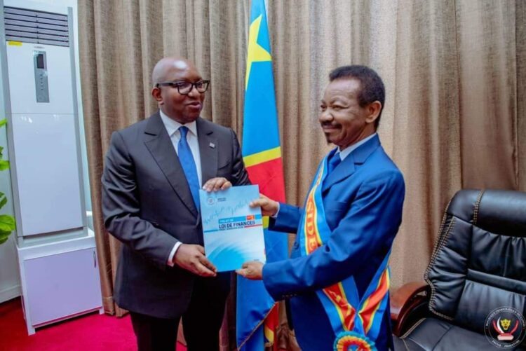 RDC : Sama Lukonde dépose le projet de budget 2024 à l&rsquo;Assemblée nationale