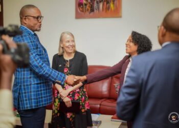 RDC : Peter Kazadi et l&rsquo;ambassadrice américaine évaluent le programme de formation de la police de proximité