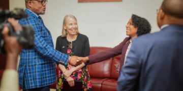 RDC : Peter Kazadi et l&rsquo;ambassadrice américaine évaluent le programme de formation de la police de proximité