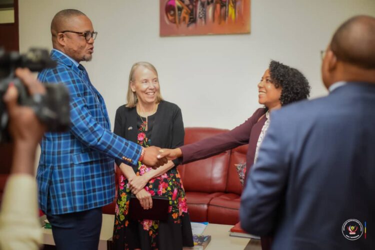 RDC : Peter Kazadi et l&rsquo;ambassadrice américaine évaluent le programme de formation de la police de proximité