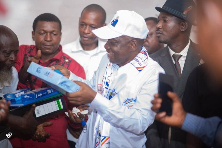 Mbujimayi: Guylain Musangu offre un bureau de travail à la cellule Misesa 2 de l&rsquo;UDPS