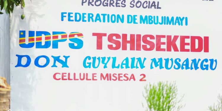 Mbujimayi: Guylain Musangu offre un bureau de travail à la cellule Misesa 2 de l’UDPS