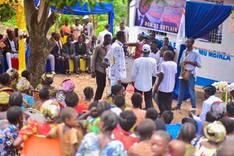 Mbujimayi: Guylain Musangu offre un bureau de travail à la cellule Misesa 2 de l&rsquo;UDPS