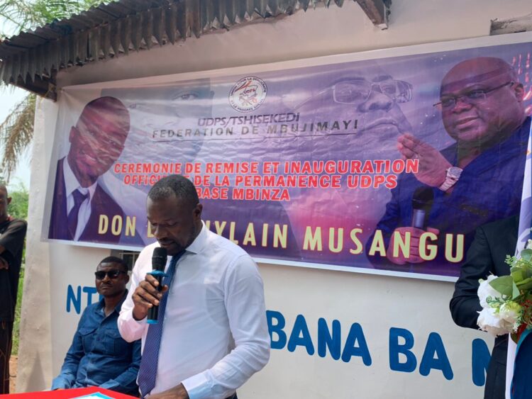 Mbujimayi: Guylain Musangu offre un bureau de travail à la cellule Misesa 2 de l&rsquo;UDPS