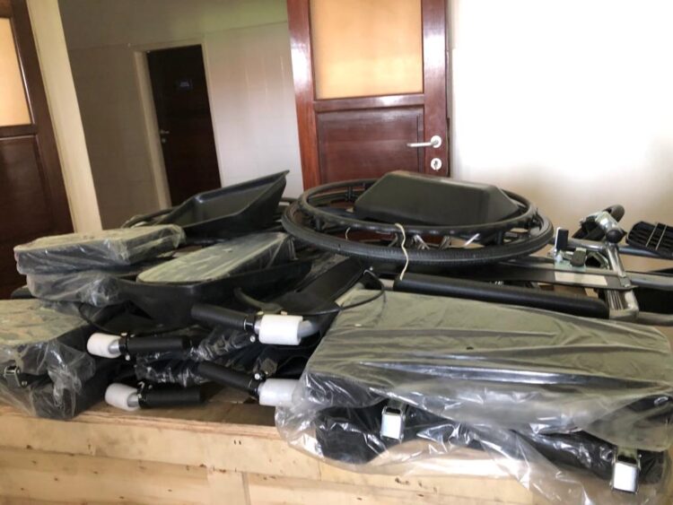 Santé : les cliniques universitaires de Mbujimayi réceptionnent plusieurs matériels dont 3 tables d&rsquo;accouchement et 2 échographes