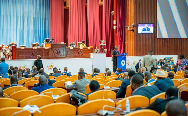 Assemblée nationale: « il n&rsquo;y a pas d&rsquo;arriérés de salaire ici » (Mboso Nkodia)
