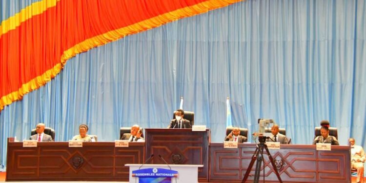 Assemblée nationale: « il n&rsquo;y a pas d&rsquo;arriérés de salaire ici » (Mboso Nkodia)