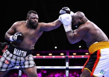 Boxe : Martin Bakole fait parler sa puissance face au franco-camerounais Takam