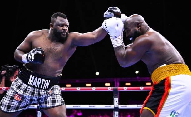 Boxe : Martin Bakole fait parler sa puissance face au franco-camerounais Takam