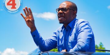 À Kenge, Delly Sesanga tacle le régime : « Ces gens n&rsquo;ont fait que voler et mentir pendant 5 ans »