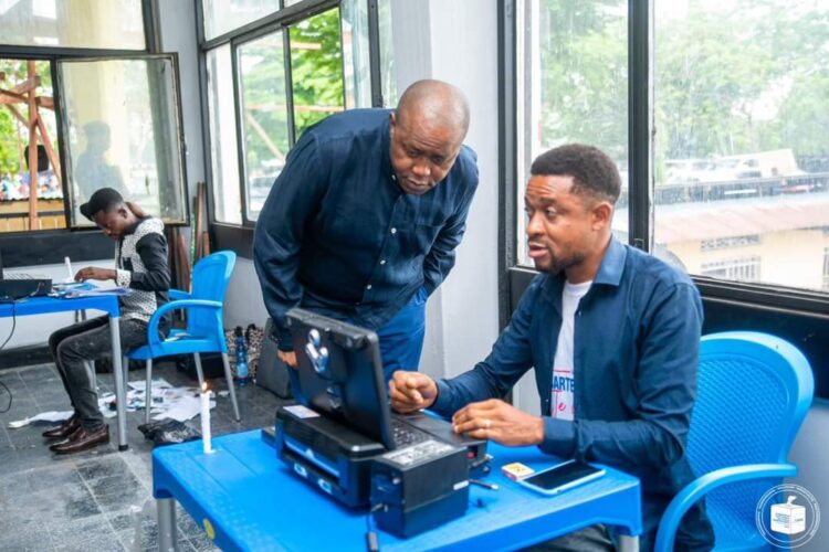 Élections 2023 : la CENI lance une application mobile permettant aux électeurs de consulter leurs bureaux de vote