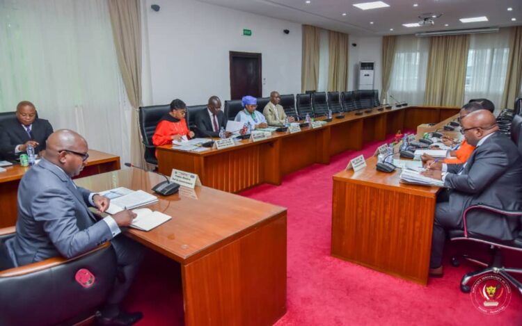 RDC: le gouvernement dit poursuivre les efforts pour maîtriser l&rsquo;inflation et le taux de change