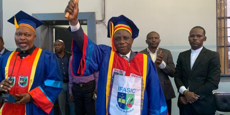 ESU – UOM : le CT Richard Mukendi soutient sa thèse de doctorat en SIC et reçoit la mention grande distinction