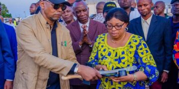 Kasaï-Oriental: distribution des motos et semences, Julie Kalenga décline toute responsabilité, le chef de division de l&rsquo;agriculture contredit, qui dit vrai ?