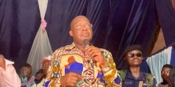 À Mbujimayi, Christophe Lutundula mobilise pour la réélection de Félix Tshisekedi : « tout kasaïen qui va voter pour quelqu&rsquo;un d&rsquo;autre est maudit »