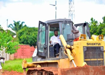 Sport : Tobie Kayumbi lance les travaux d’aménagement du terrain d’entrainement de l’AS Bantous