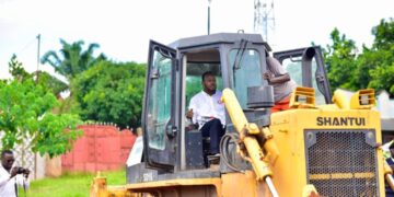 Sport : Tobie Kayumbi lance les travaux d&rsquo;aménagement du terrain d&rsquo;entrainement de l&rsquo;AS Bantous