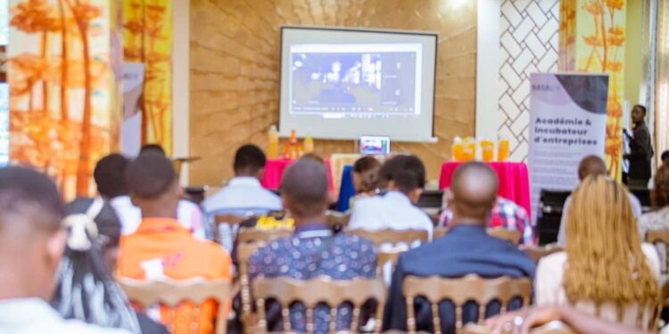 Kasaï-Oriental : L’incubateur Kasaï-Entrepreneurs clôture la première cohorte de formation en entrepreneuriat par une session de Business Pitch