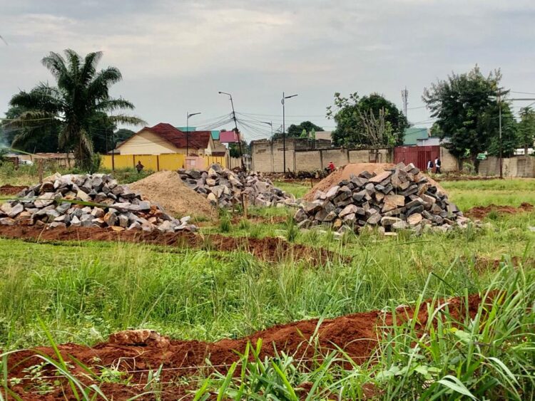 Mbujimayi: la justice interdit le lotissement sur le terrain Guest house Lusambo