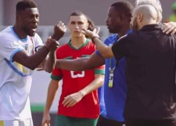 CAN 2023 : la CAF sanctionne lourdement la fédération marocaine  et son sélectionneur suite à l&rsquo;altercation avec Mbemba