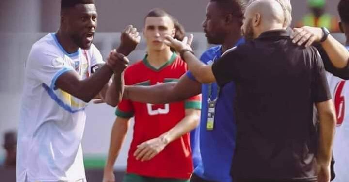 CAN 2023 : la CAF sanctionne lourdement la fédération marocaine et son sélectionneur suite à l’altercation avec Mbemba